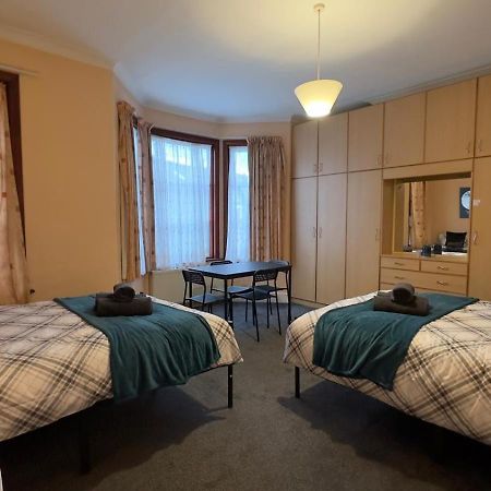 25 Minutes To Central London Rooms 35 Bilik gambar
